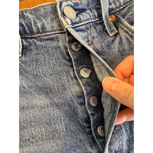 Levi's 501 Midi Shorts - Picture 3 of 7